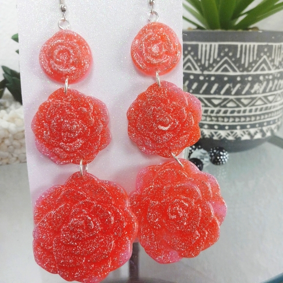 Glitter rose long dangle resin earrings - Picture 3 of 8